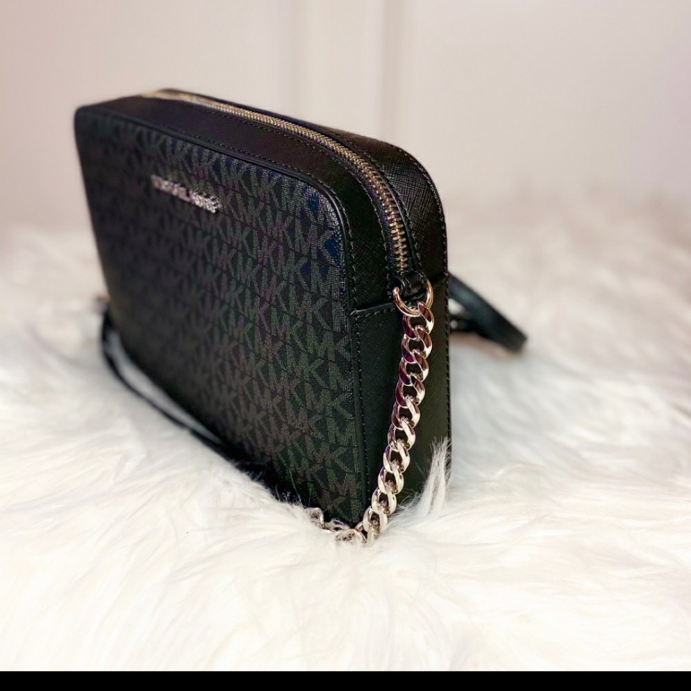 Michael Kors purse - Picture 5 of 8